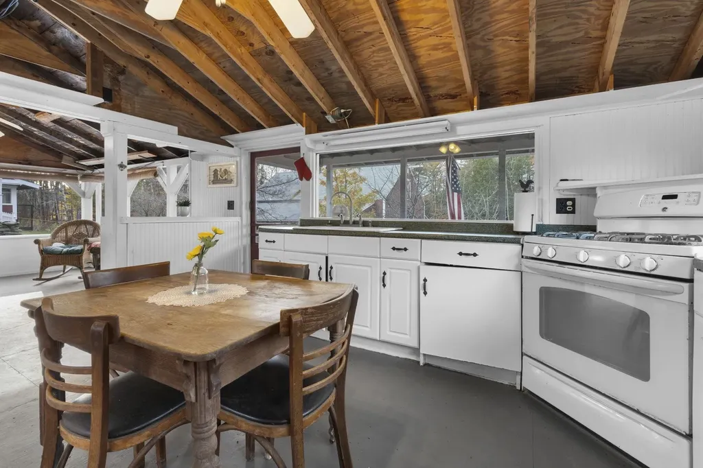 27 Old State Road Epping NH 03042