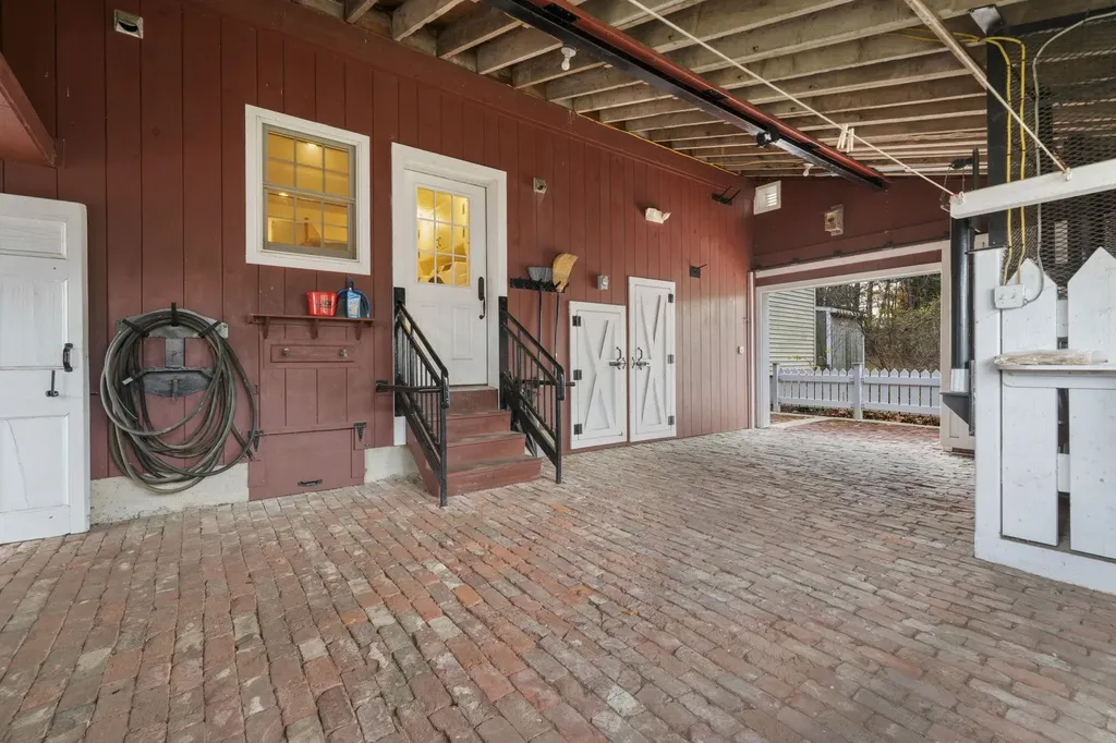 27 Old State Road Epping NH 03042