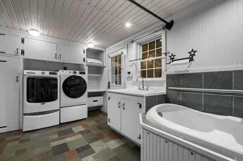 27 Old State Road Epping NH 03042