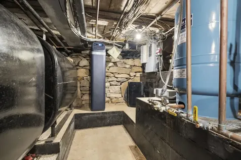 27 Old State Road Epping NH 03042