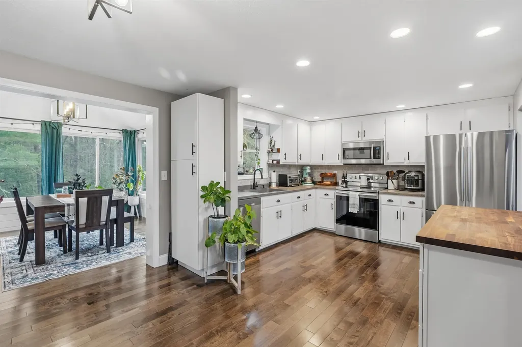 19 David Drive Hudson NH 03051