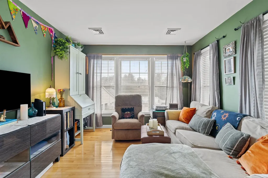 35 Barefoot Cottage Road Wells ME 04090