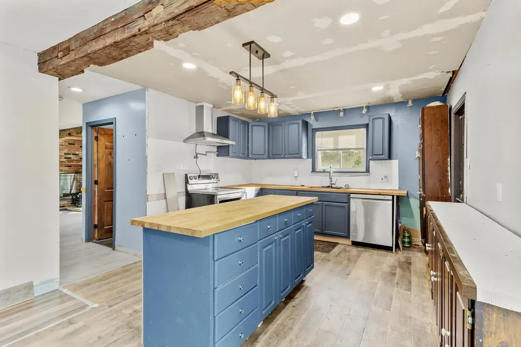 128 Roberts Hill Road Claremont NH 03743