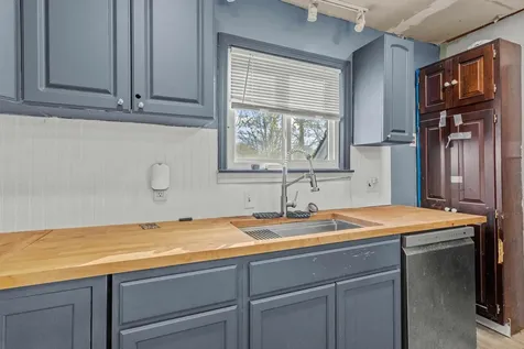 128 Roberts Hill Road Claremont NH 03743