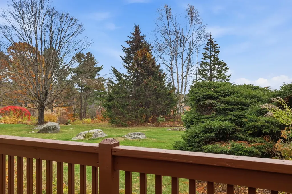 10 Highland Ridge Road New London NH 03257