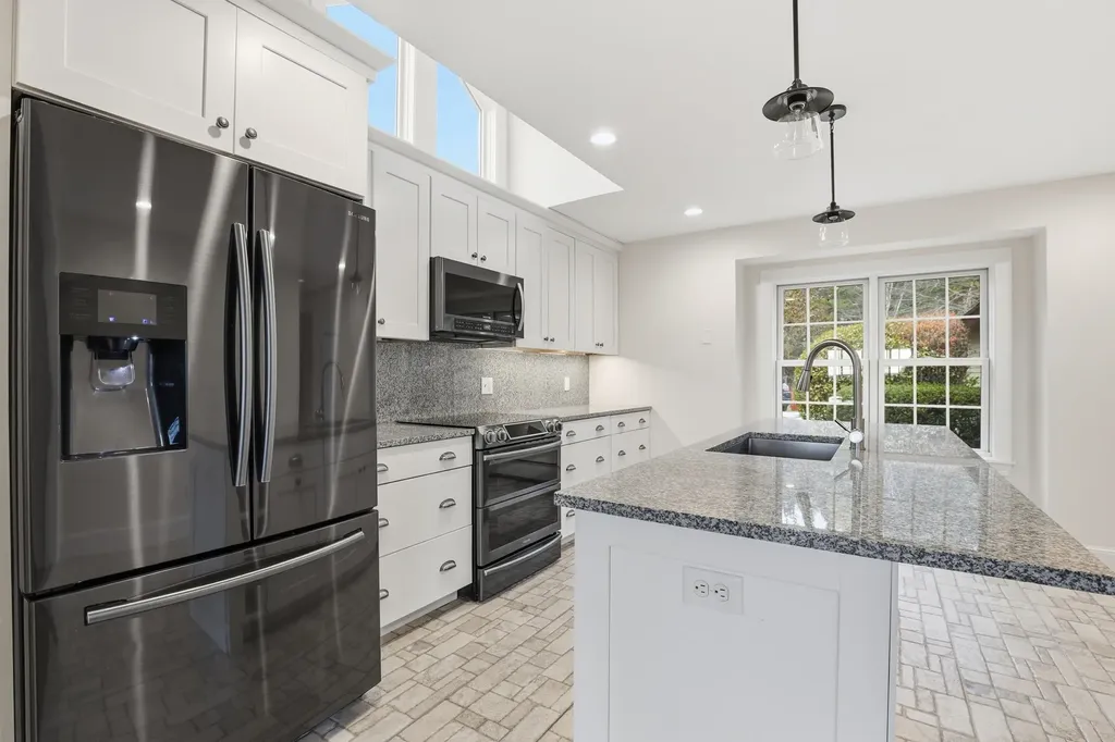 10 Highland Ridge Road New London NH 03257