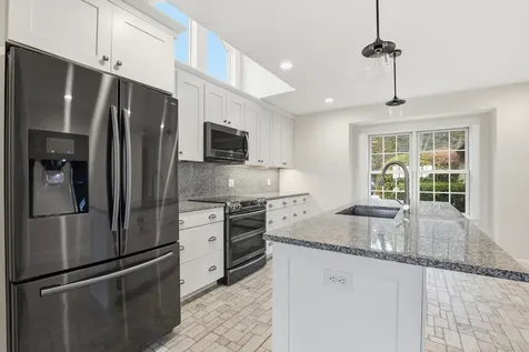 10 Highland Ridge Road New London NH 03257