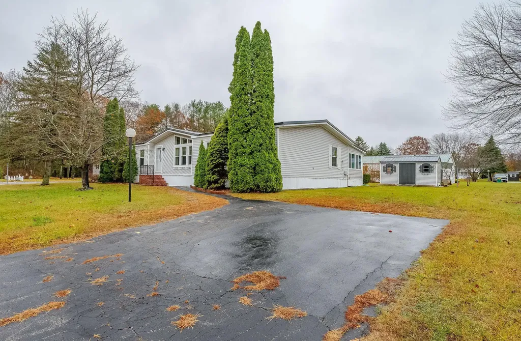 5 Bermuda Lane Rochester NH 03867