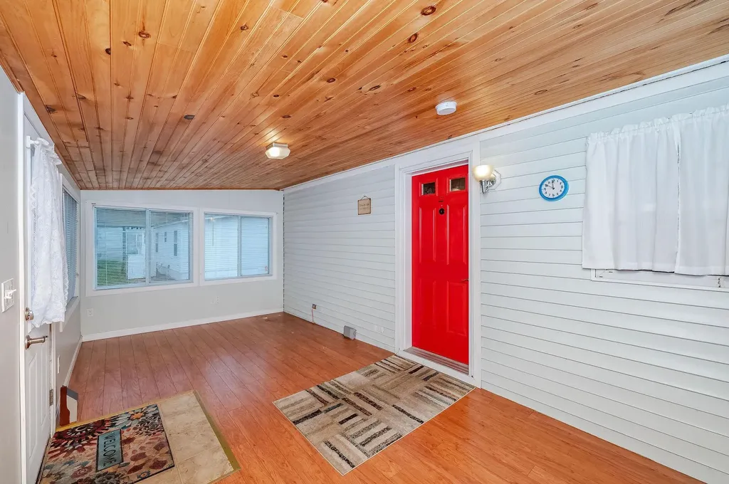 5 Bermuda Lane Rochester NH 03867