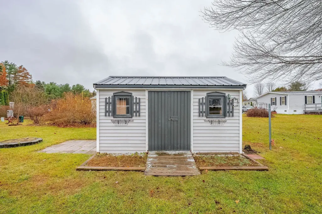 5 Bermuda Lane Rochester NH 03867