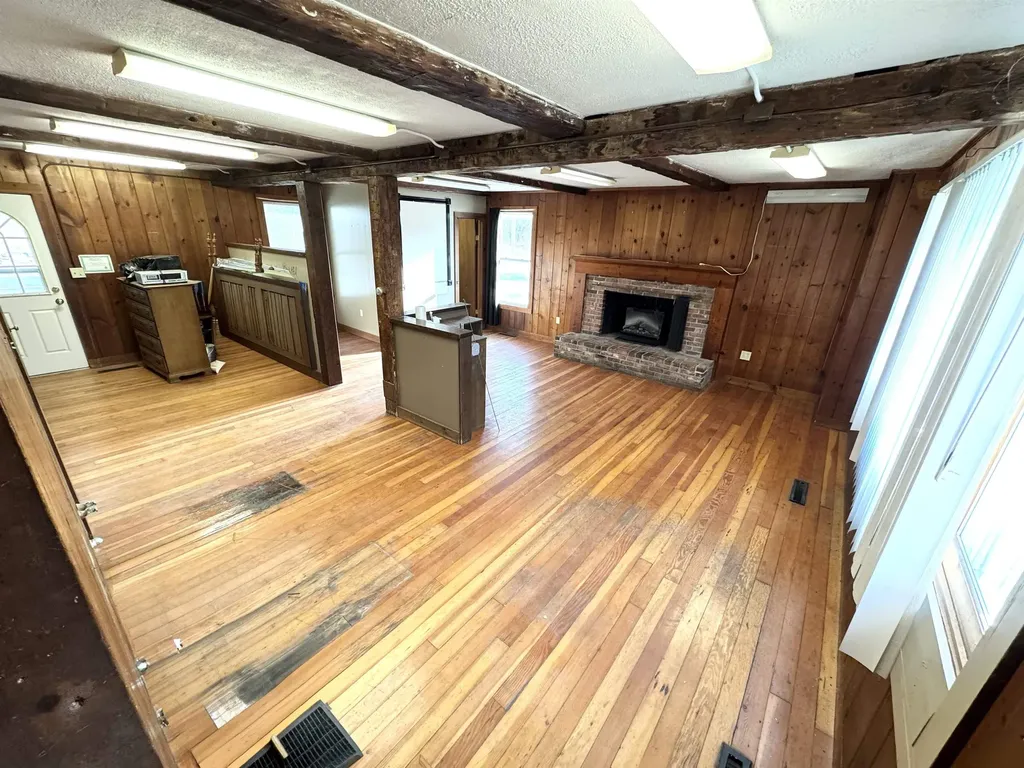 2072 North Main Street Londonderry VT 05148