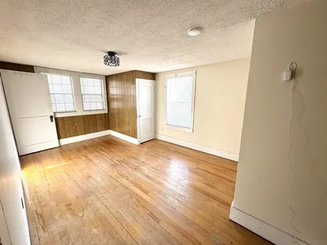 2072 North Main Street Londonderry VT 05148