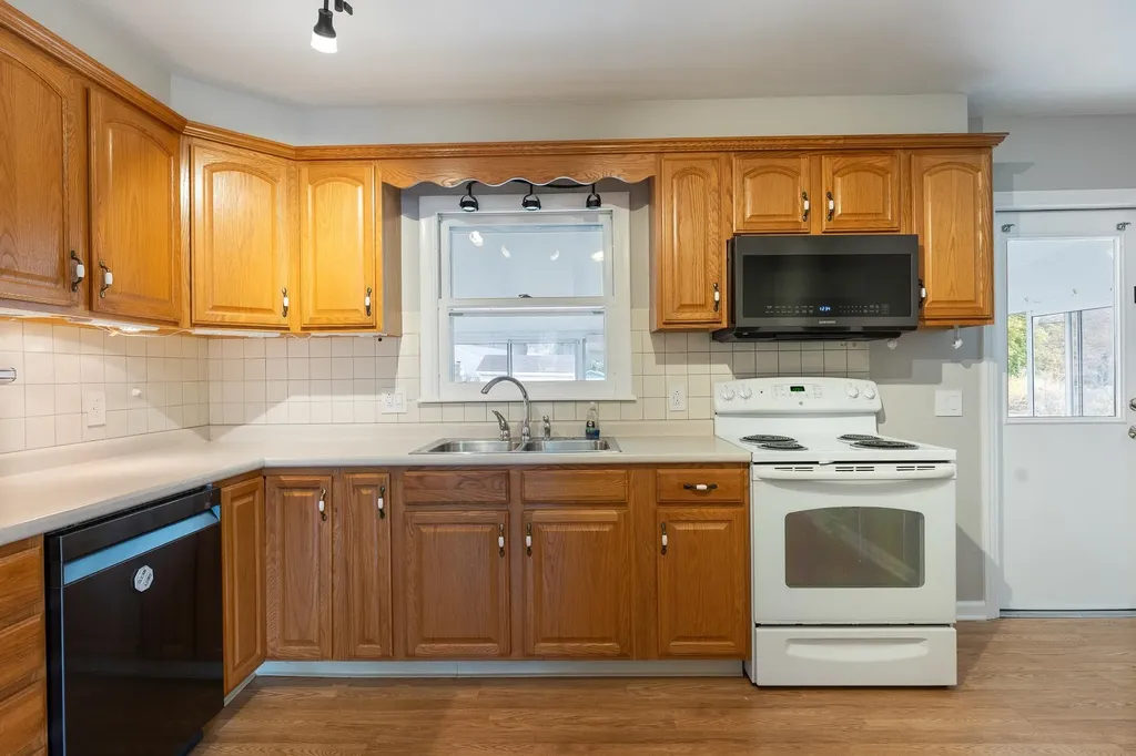 149 Shore Road Burlington VT 05408