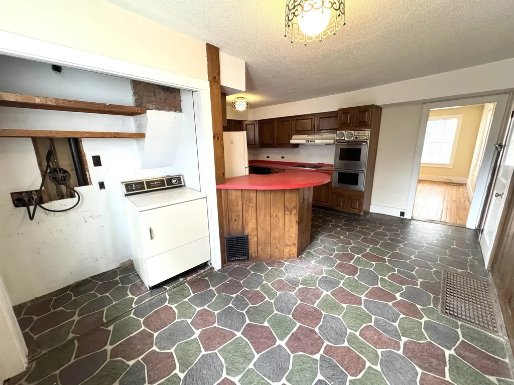 2072 North Main Street Londonderry VT 05148