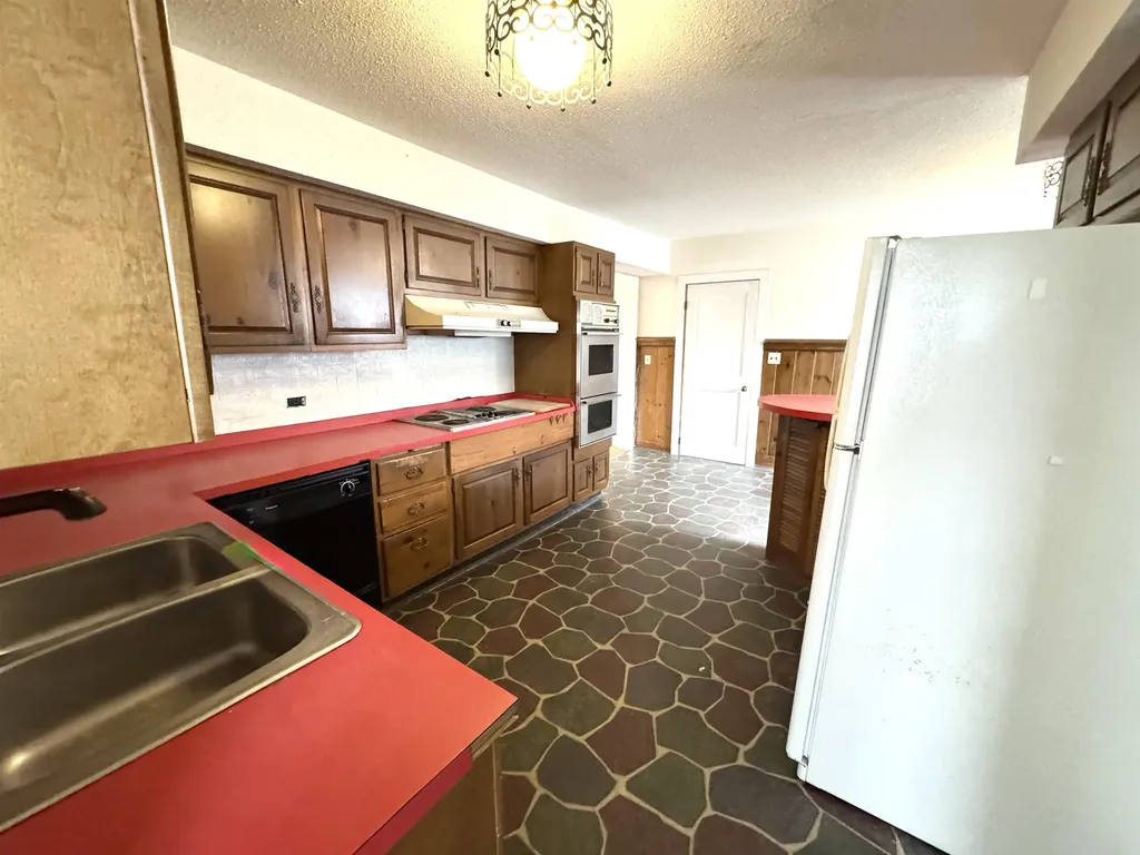 2072 North Main Street Londonderry VT 05148