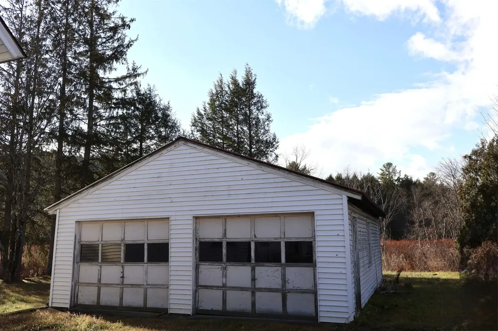 2072 North Main Street Londonderry VT 05148