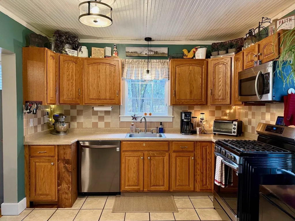 18 Pine Street Tilton NH 03276