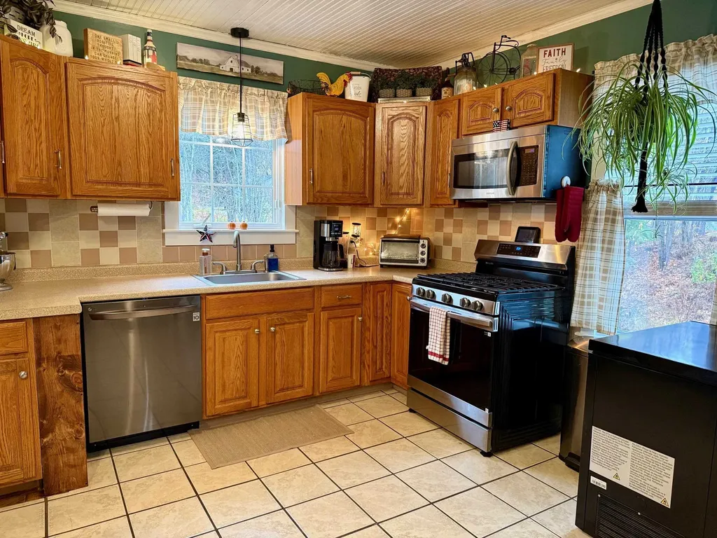 18 Pine Street Tilton NH 03276