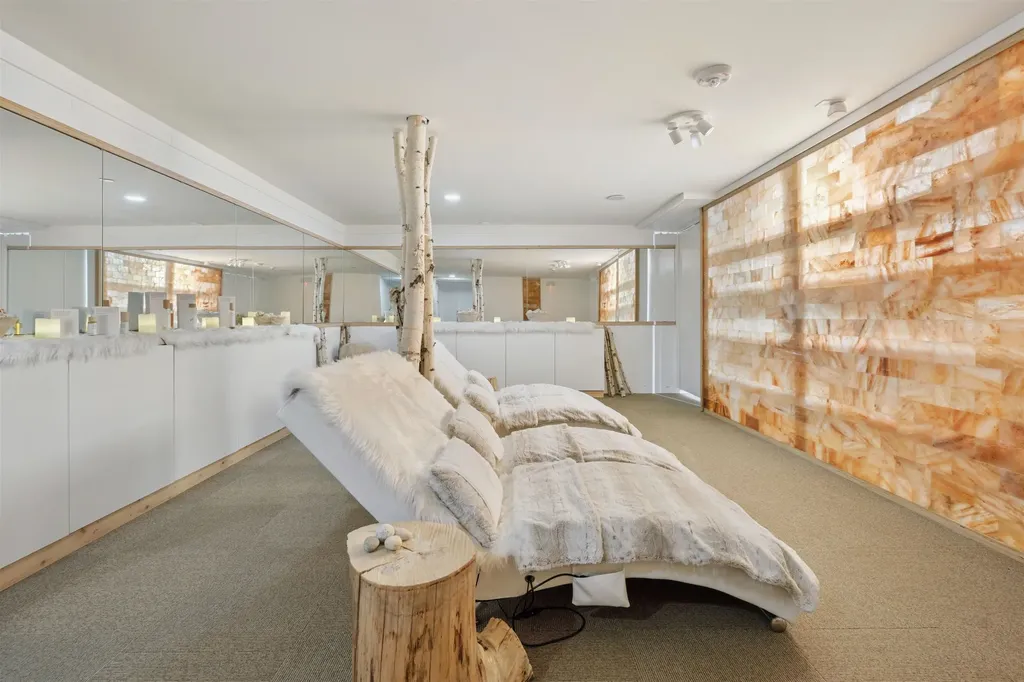 2906 White Mountain Highway Conway NH 03860