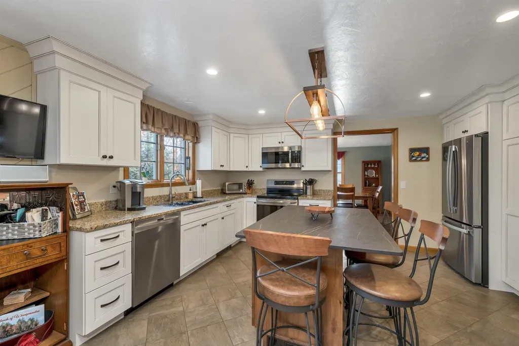 22 Morgan Way Gilford NH 03249-7431