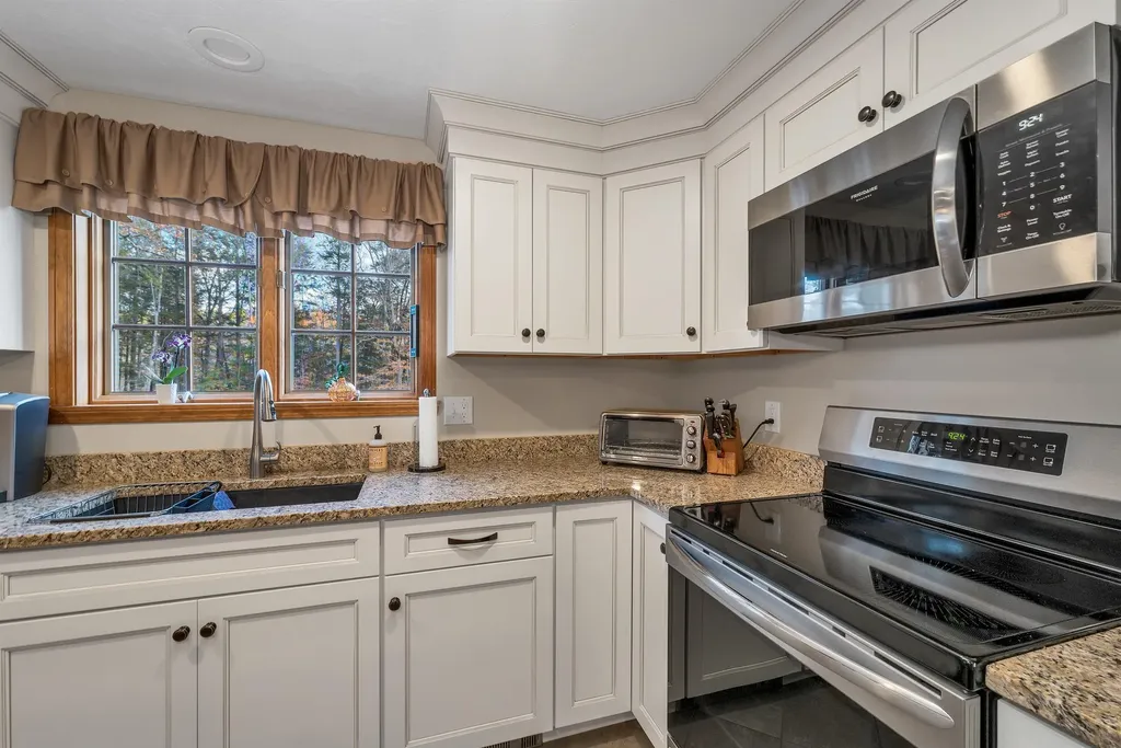 22 Morgan Way Gilford NH 03249-7431