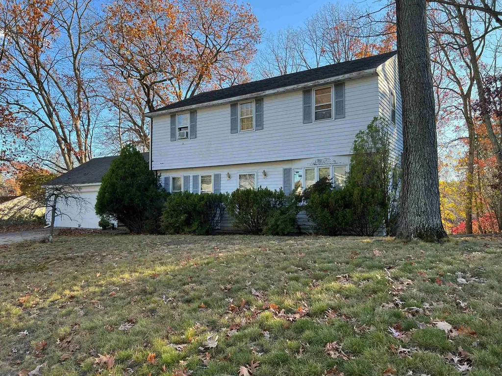 19 Dunloggin Road Nashua NH 03063