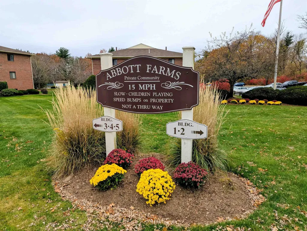 312 Abbott Farm Lane Hudson NH 03051-3682