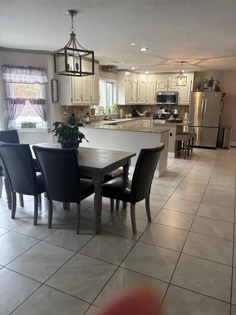 51 Zion Hill Road Salem NH 03079-1515