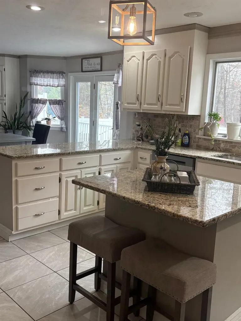 51 Zion Hill Road Salem NH 03079-1515