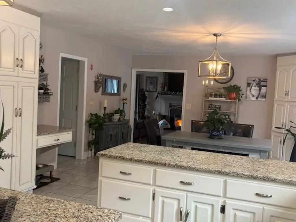 51 Zion Hill Road Salem NH 03079-1515