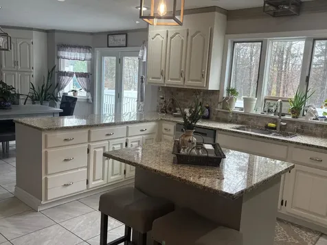 51 Zion Hill Road Salem NH 03079-1515