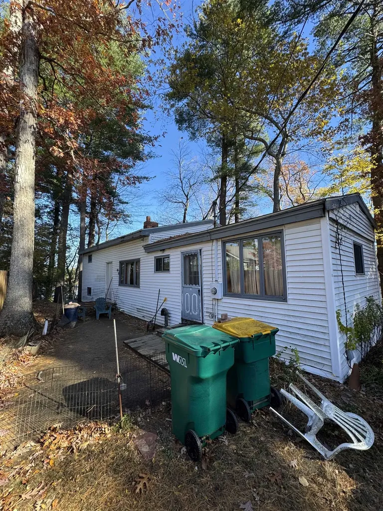 10 Pennimans Grove Road Kingston NH 03848