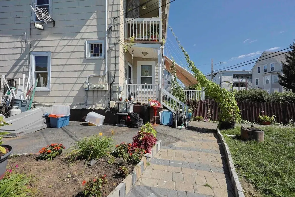 8 Rimmon Street Manchester NH 03102