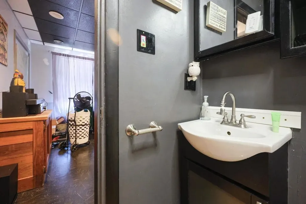 8 Rimmon Street Manchester NH 03102