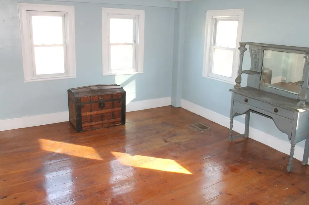 22 Church Street Kingston NH 03484