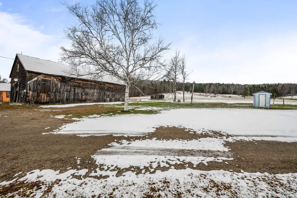 1420 East Side River Road Dummer NH 03588