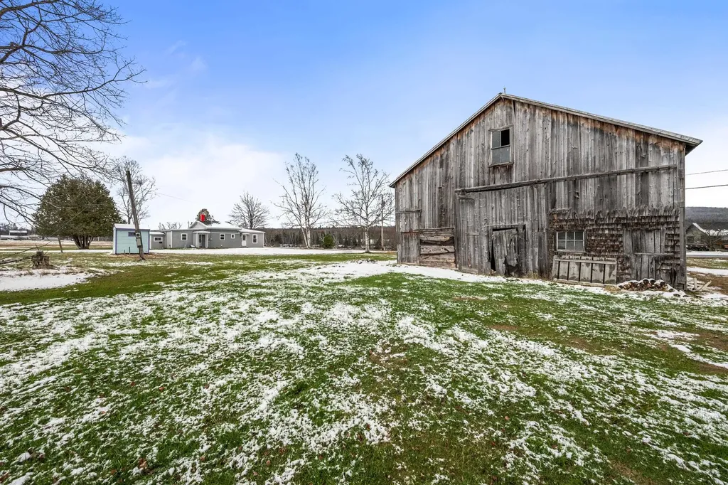 1420 East Side River Road Dummer NH 03588