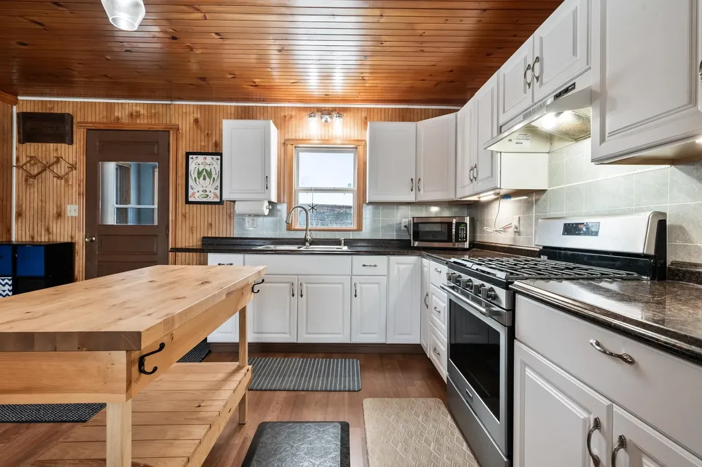 1420 East Side River Road Dummer NH 03588