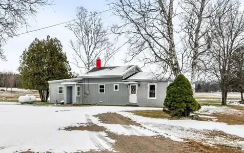 1420 East Side River Road Dummer NH 03588