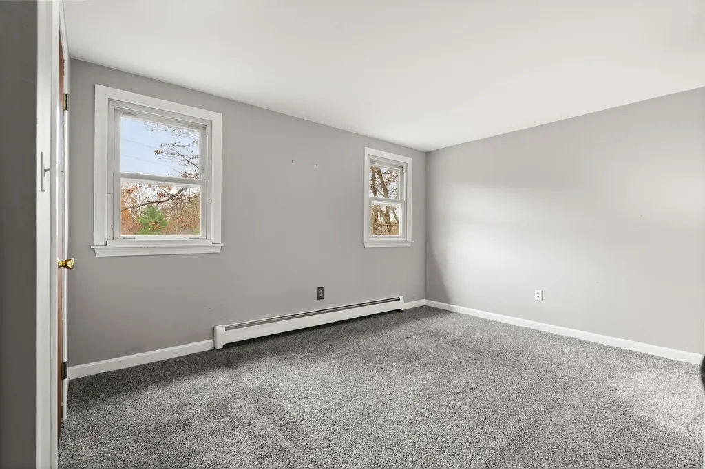 4 Viza Avenue Derry NH 03038