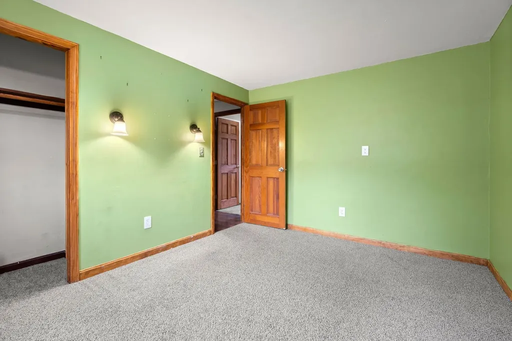 4 Viza Avenue Derry NH 03038