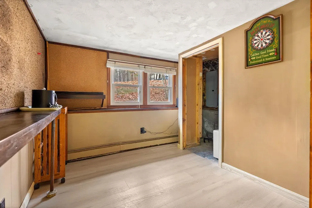 4 Viza Avenue Derry NH 03038