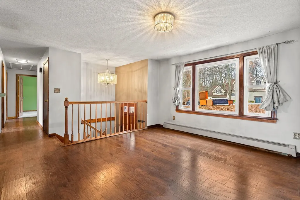 4 Viza Avenue Derry NH 03038