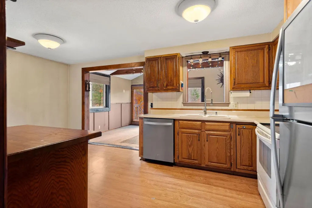 4 Viza Avenue Derry NH 03038