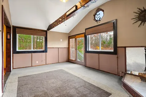 4 Viza Avenue Derry NH 03038