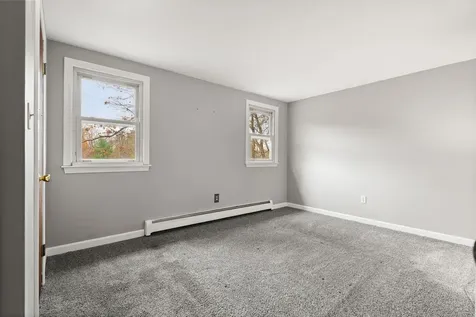 4 Viza Avenue Derry NH 03038