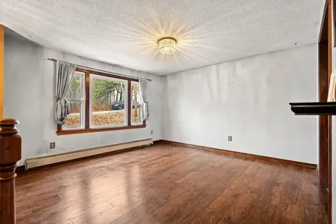 4 Viza Avenue Derry NH 03038