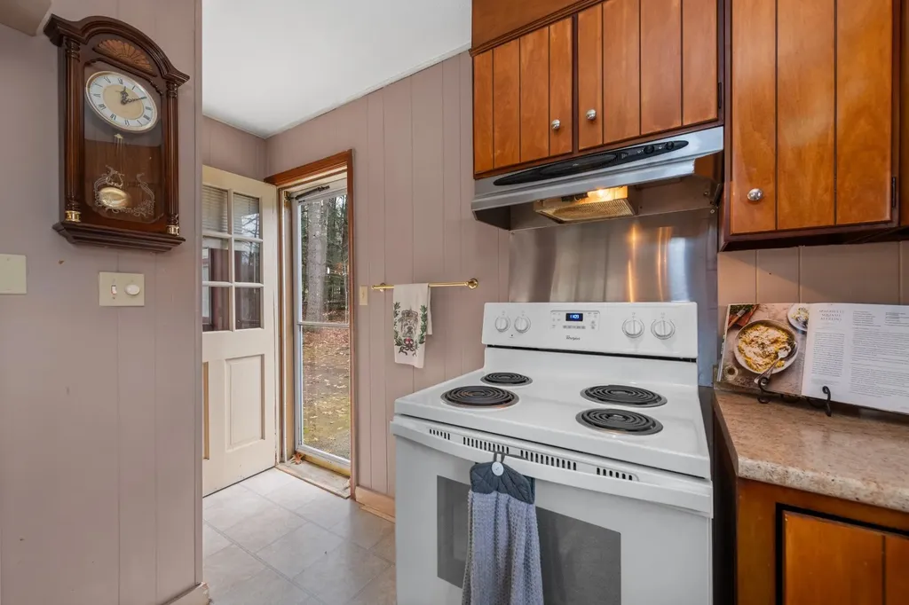 14 Heritage Hill Road Holderness NH 03245