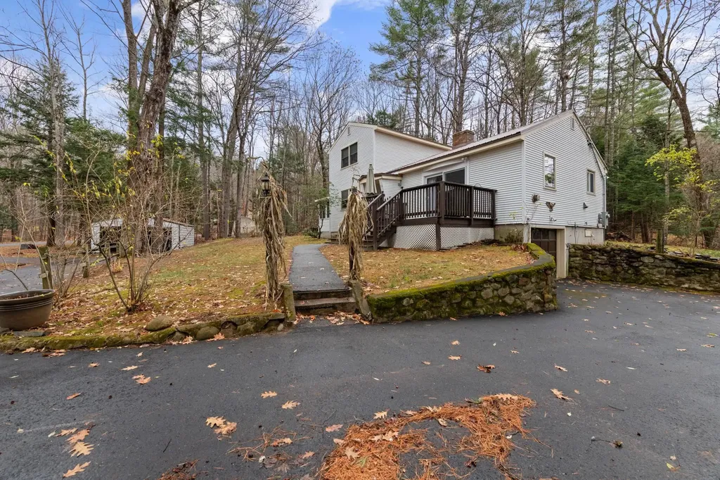 14 Heritage Hill Road Holderness NH 03245