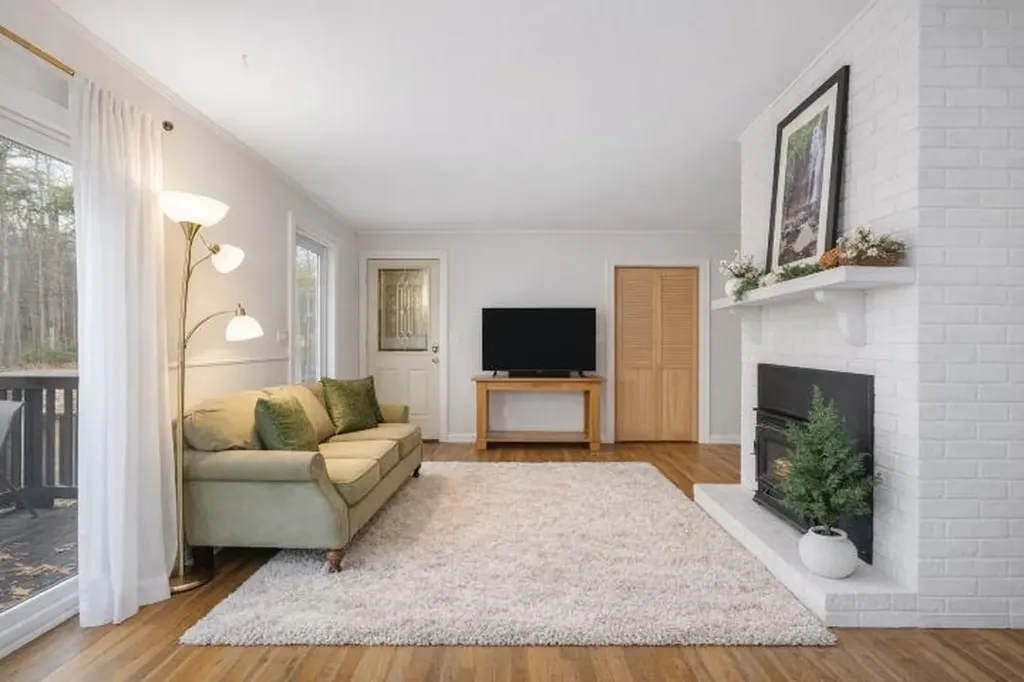 14 Heritage Hill Road Holderness NH 03245